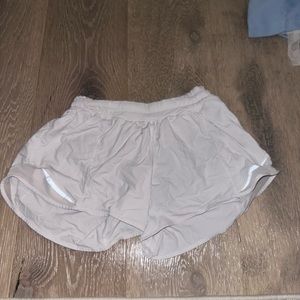Lululemon Hotty Hot 4” shorts